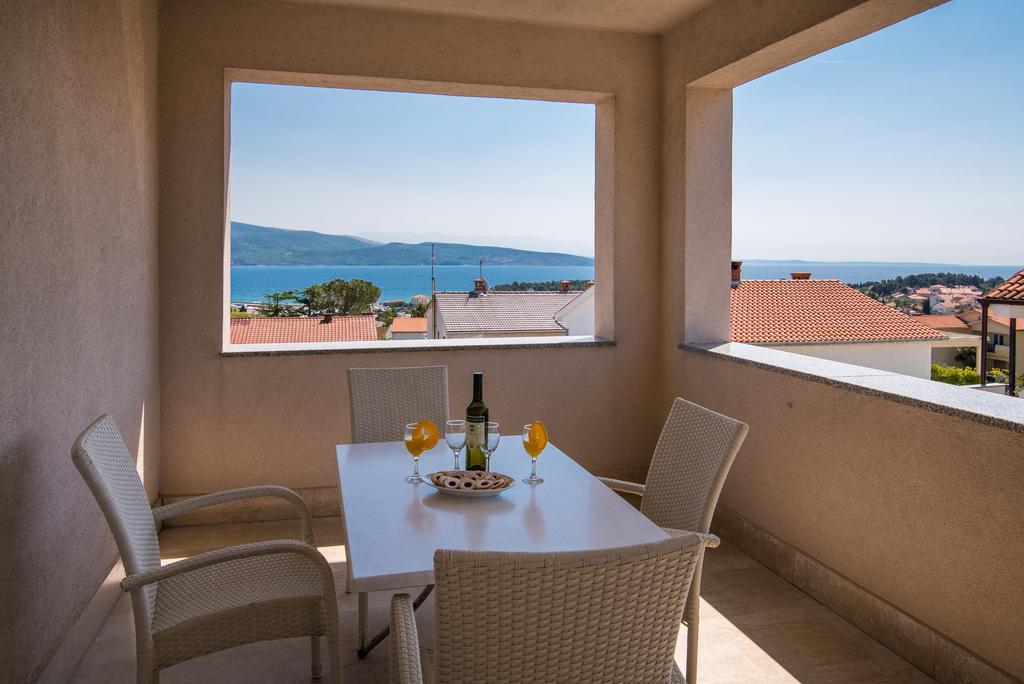 Apartments Villa Ana Krk Town Buitenkant foto