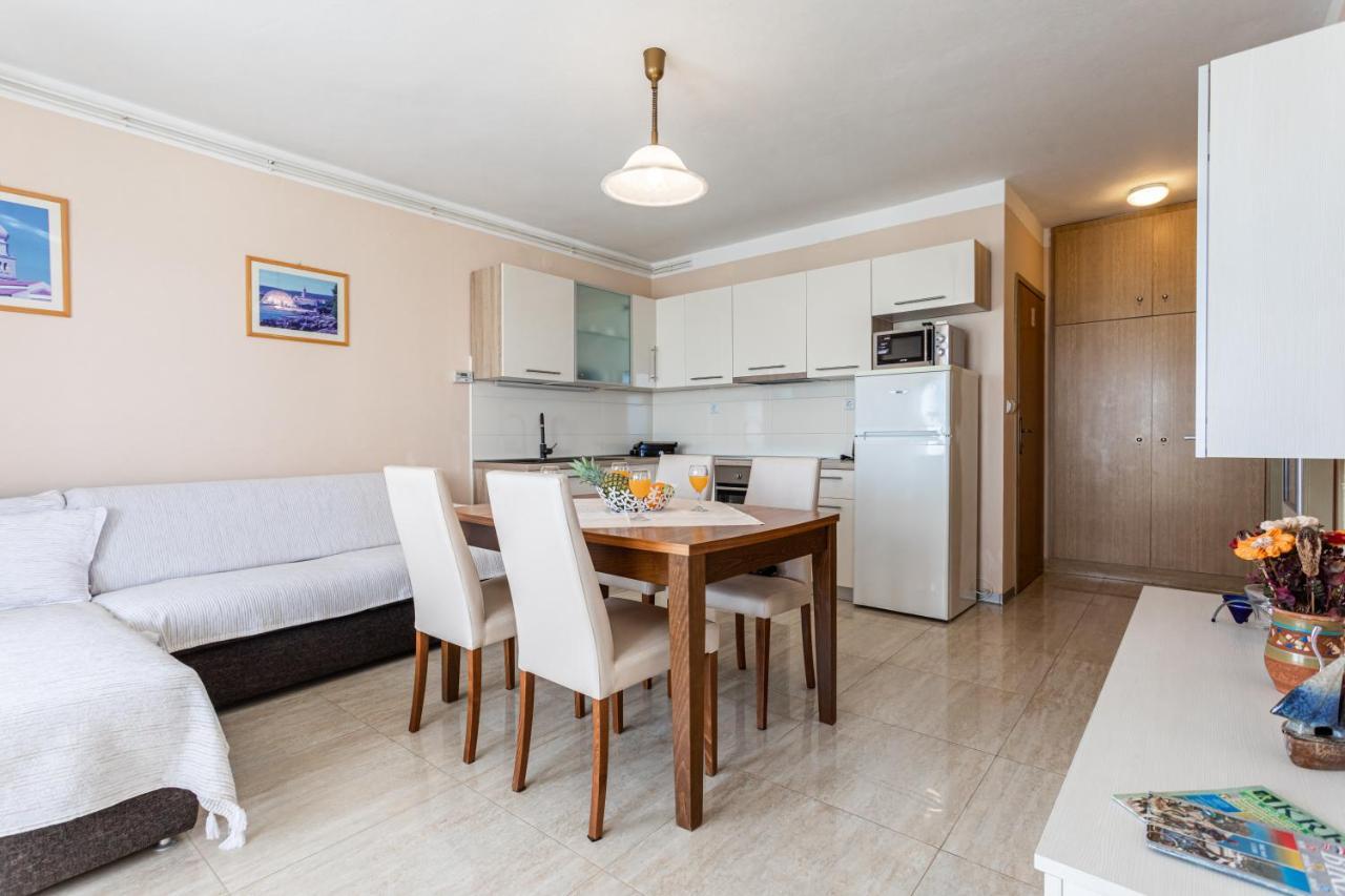 Apartments Villa Ana Krk Town Buitenkant foto